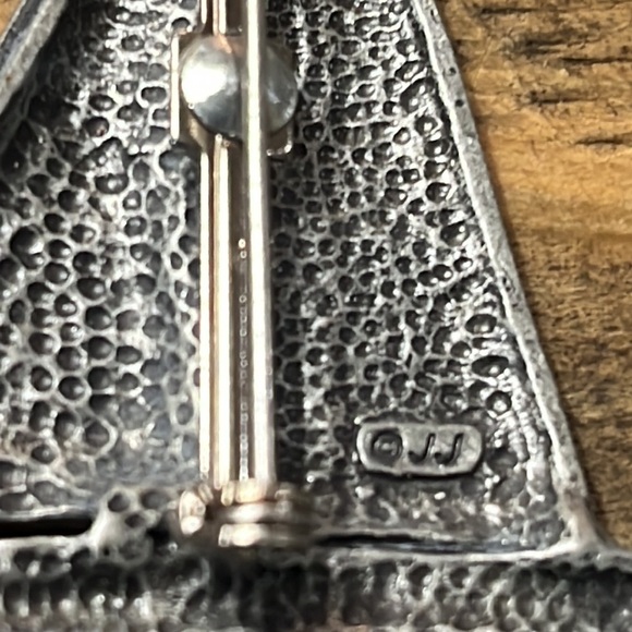 "JJ" Jonette Jewelry Silver Pewter 'SAILBOAT w/Charms' Pin ~ Sea Lover - Picture 7 of 9